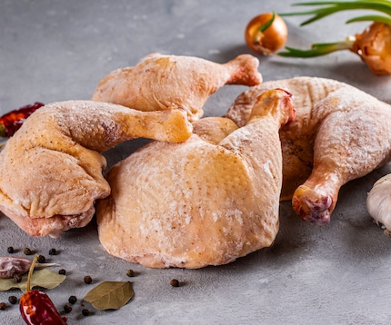 Alt tag Raw read meat cubes